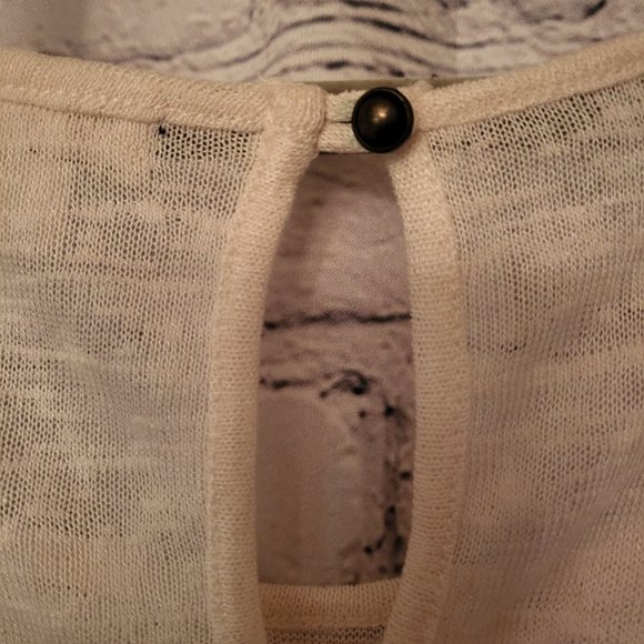 Eyeshadow, Size: 1X, Beige Flutter Sleeve Top - Picture 3 of 5